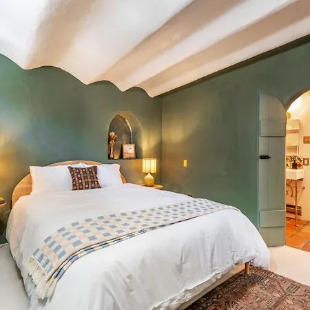 Stunning Artful Adobe - Super Walkable Location - Cozy And Comfortable