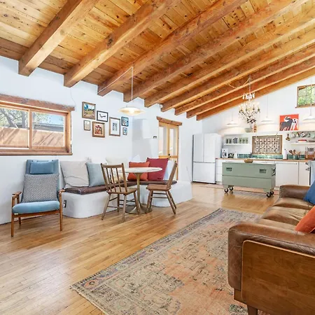 Stunning Artful Adobe - Super Walkable Location - Cozy And Comfortable