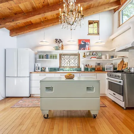 Stunning Artful Adobe - Super Walkable Location - Cozy And Comfortable