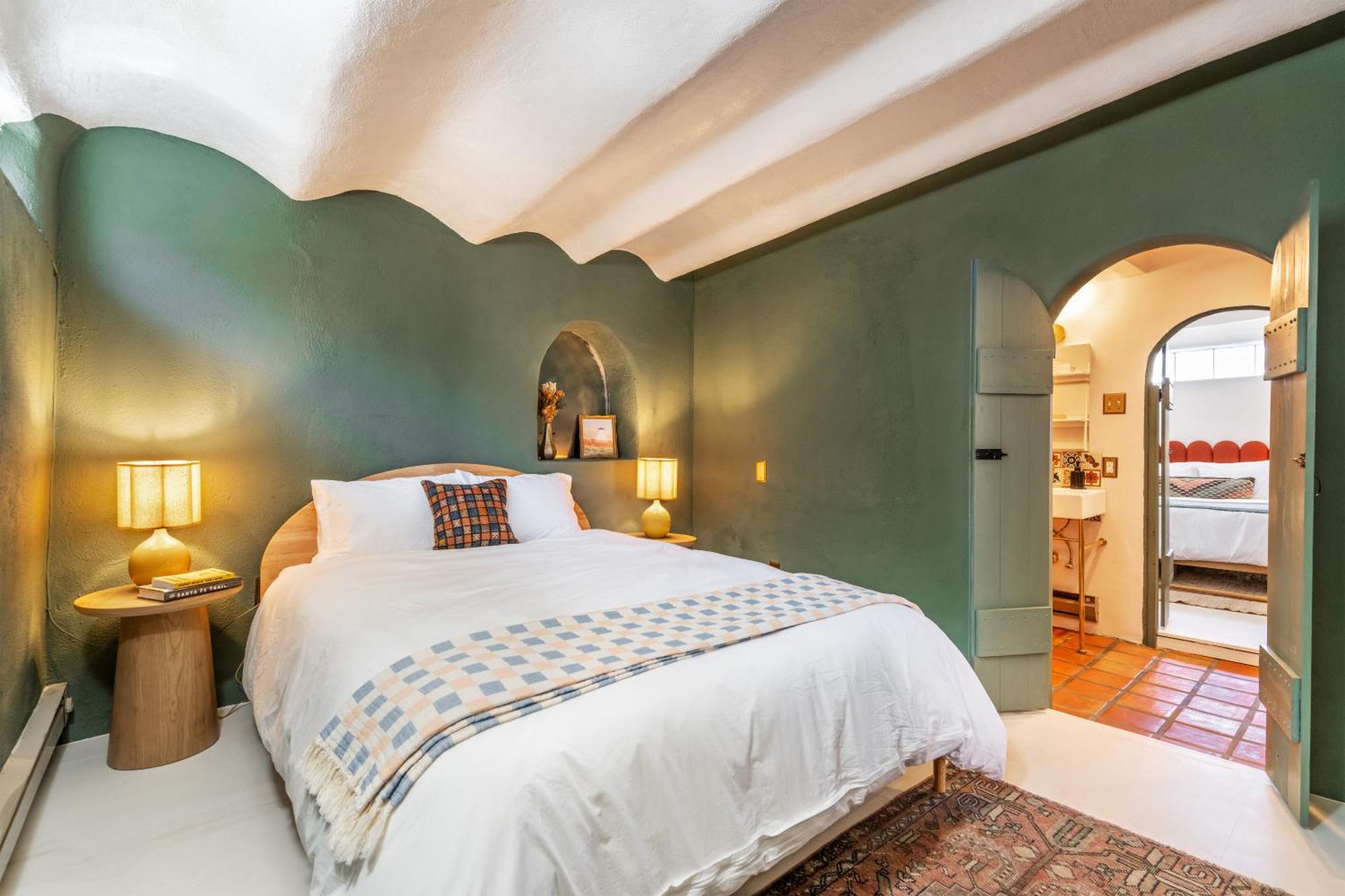 Heart Of - Adorable Hideaway - King And Queen - Walk To Everything - Fireplace - Ac