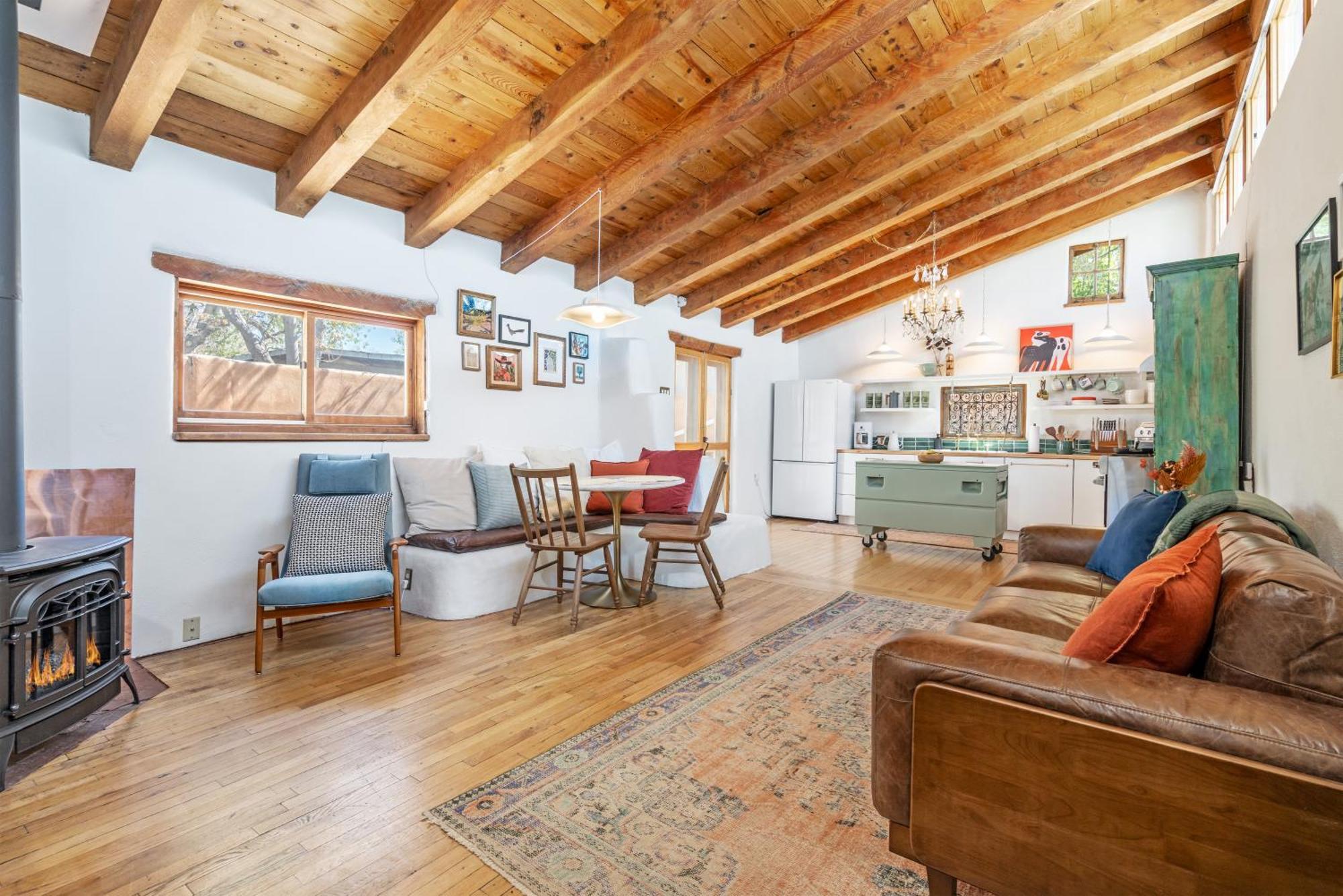 Heart Of - Adorable Hideaway - King And Queen - Walk To Everything - Fireplace - Ac
