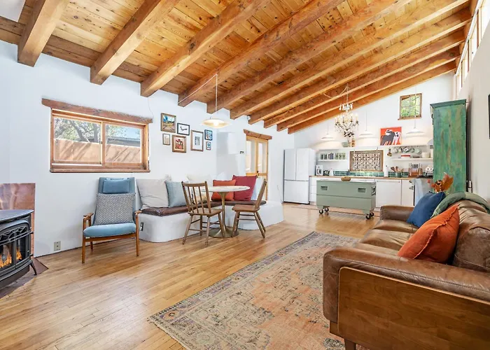 Heart Of Santa Fe - Adorable Hideaway - King And Queen - Walk To Everything - Fireplace - Ac