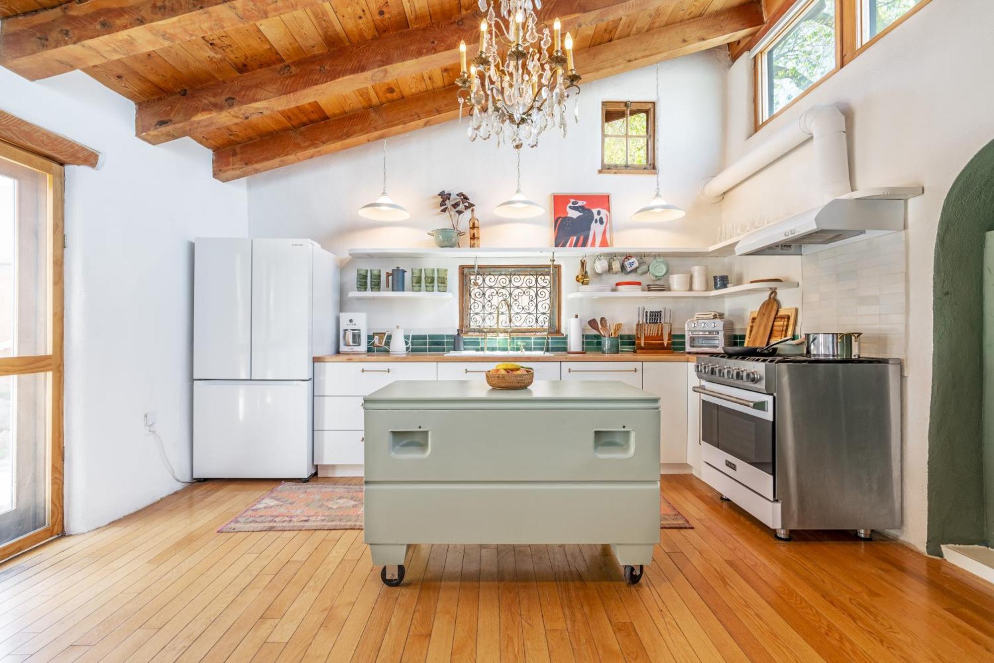 Heart Of - Adorable Hideaway - King And Queen - Walk To Everything - Fireplace - Ac